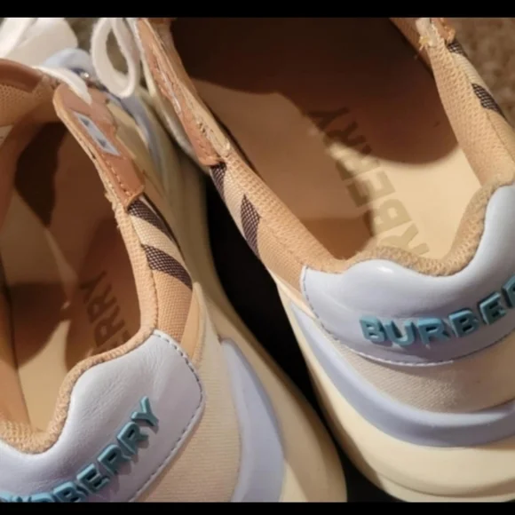 Burberry Sneakers - Picture 2 of 9